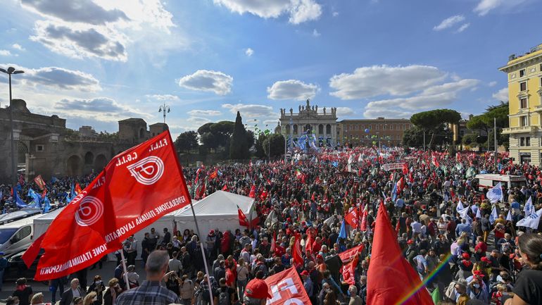 Italie : des dizaines de milliers de personnes manifestent contre le fascisme à Rome