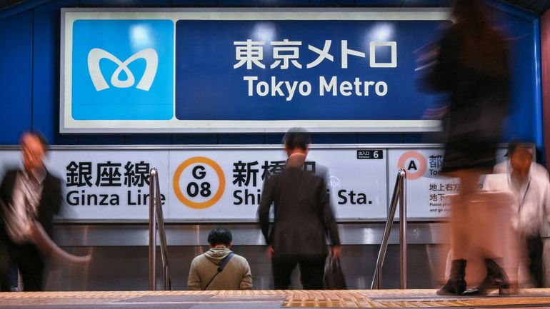 Japon : un homme interpellé après une attaque présumée au couteau dans le métro de Tokyo