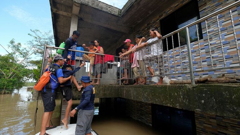 Philippines : le bilan de la tempête Trami s'alourdit à au moins 97 morts