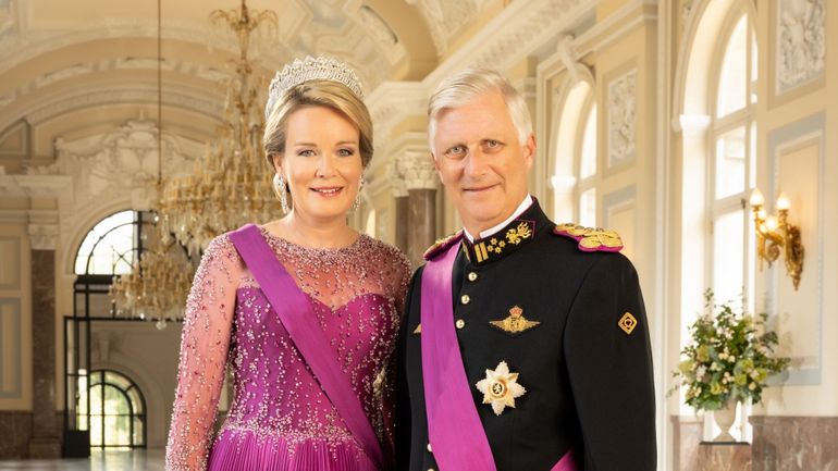 Les nouveaux portraits officiels du roi Philippe et de la reine Mathilde