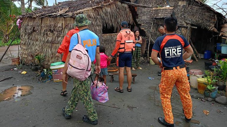 Les Philippines frappées par un cinquième typhon, Usagi, en moins d'un mois
