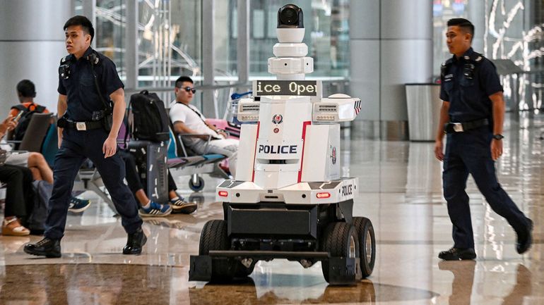 Singapour va déployer davantage de robots policiers dans ses rues