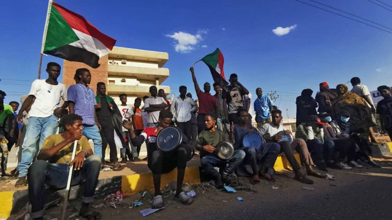 Soudan : Une semaine après le putsch, les barricades tiennent toujours