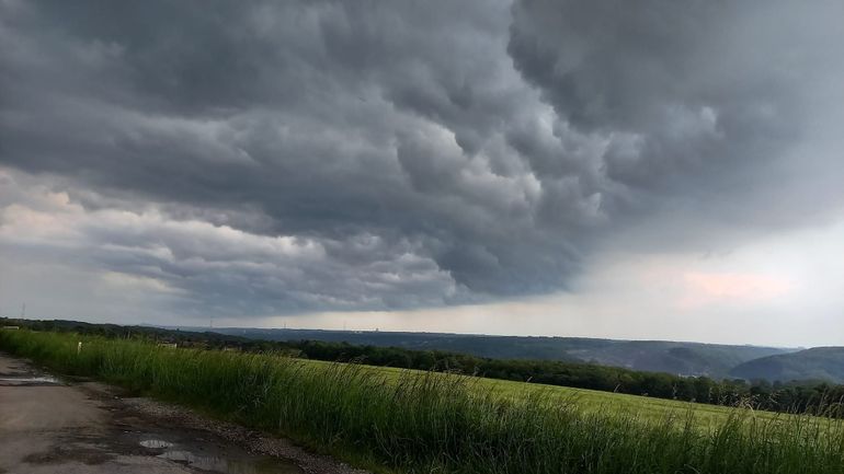 Météo en Belgique : une nouvelle zone de pluie envahira le pays ce mardi apportant entre 10 et 30 l/m²