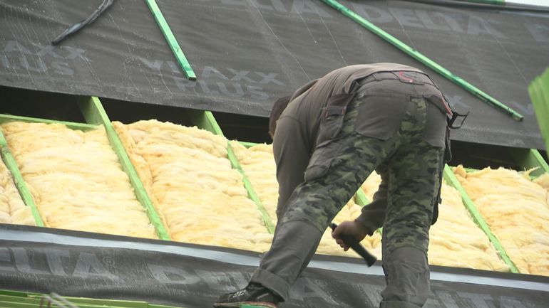La hausse des prix des matériaux fait bondir le coût de l'isolation des toitures