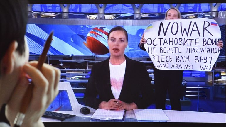 Invasion de l'Ukraine : l'employée d'une chaîne télé russe Marina Ovsiannikova sera jugée ce mardi et risque 10 jours de prison