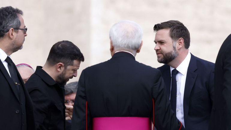 Rencontre entre Zelensky et J.D. Vance : premiers pas du ballet diplomatique en marge de la messe inaugurale de Léon XIV