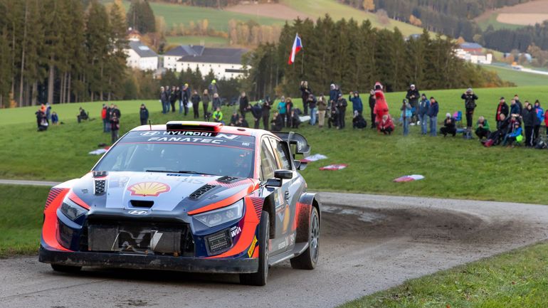 Direct commenté - WRC Europe centrale : Neuville et Rovanpera lèvent le pied, Tanak se défend face à Ogier