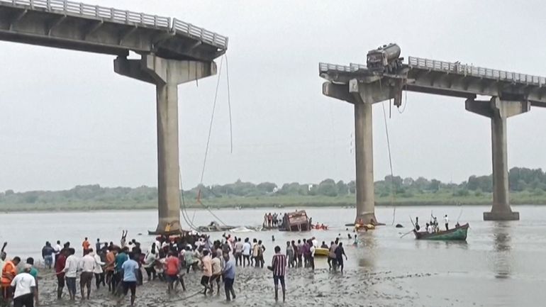 L'effondrement d'un pont de 900 mètres en Inde fait au moins 15 morts