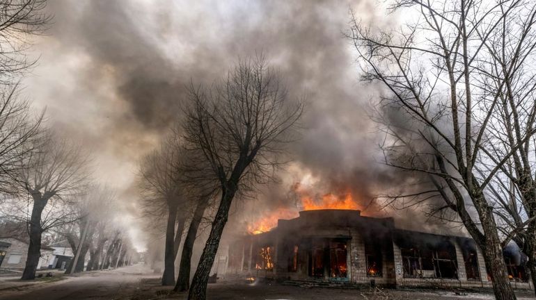 Guerre en Ukraine : des évacuations dans l'Est, où l'étau se resserre
