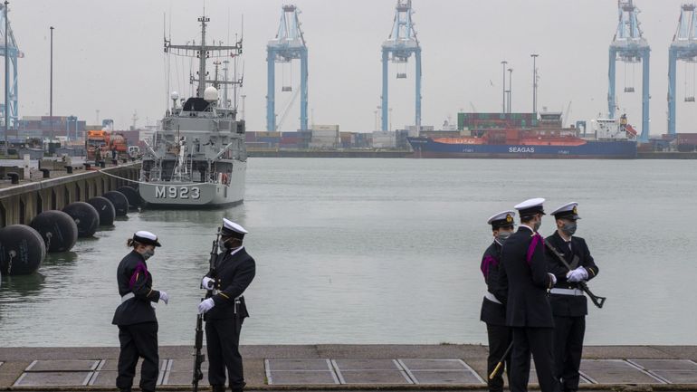 Retard du premier des douze navires de lutte contre les mines destinés aux marines belge et néerlandaise