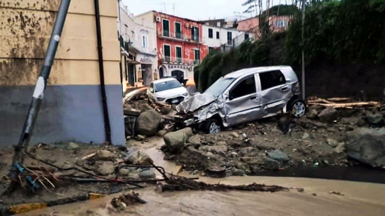Italie: 12 personnes disparues après un glissement de terrain, pas de décès confirmé