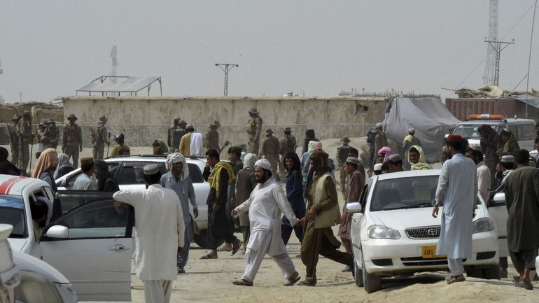 Pakistan : la foule dispersée de force à un poste-frontière avec l'Afghanistan