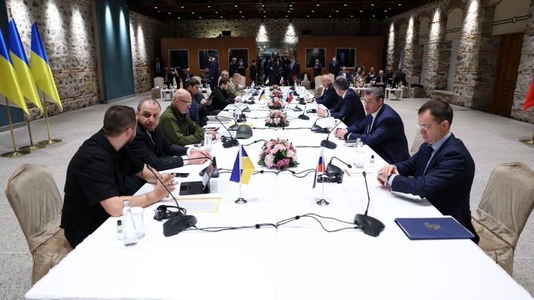 Guerre en Ukraine : rencontre possible des chefs de diplomatie russe et ukrainien 