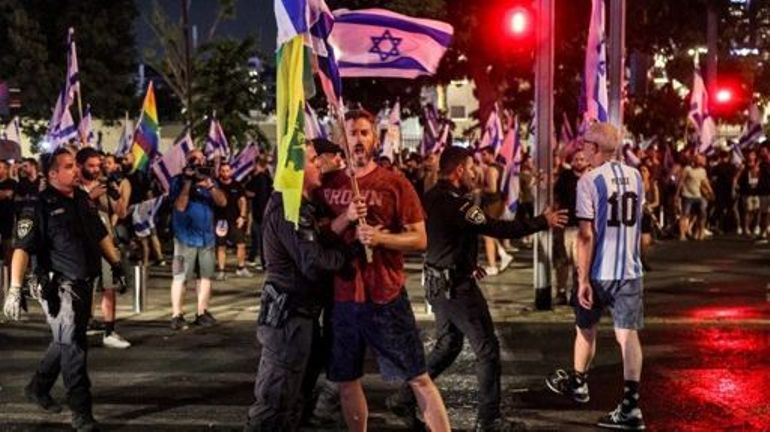 Réforme de la justice en Israël : une voiture fonce dans une foule de manifestants et fait trois blessés