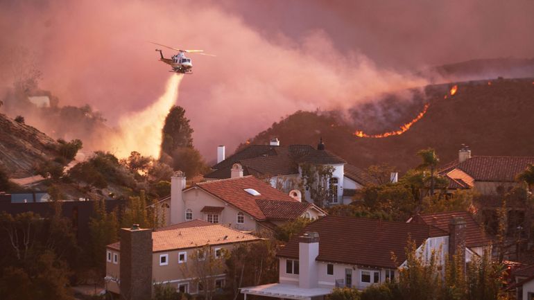 Un incendie aux portes de Los Angeles. Quelque 30.000 personnes évacuées