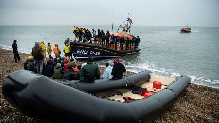 Migrants : un record de plus de 28.000 traversées de la Manche en 2021