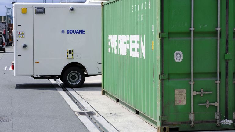 Trafic de drogue : près de cinq tonnes de cocaïne saisies dans des containers au port d'Anvers