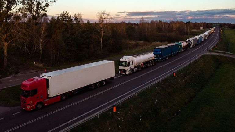 Guerre en Ukraine : des routiers polonais bloquent la frontière ukrainienne dénonçant une concurrence déloyale