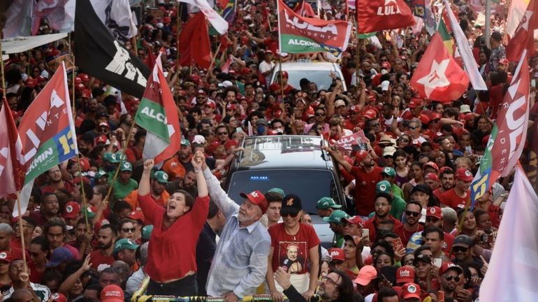 Brésil : Lula gagnerait la présidentielle 53%-47% contre Bolsonaro, selon un sondage