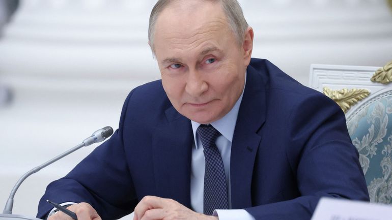 Guerre en Ukraine : le Kremlin repousse l'idée d'un sommet entre Zelensky, Poutine et Trump