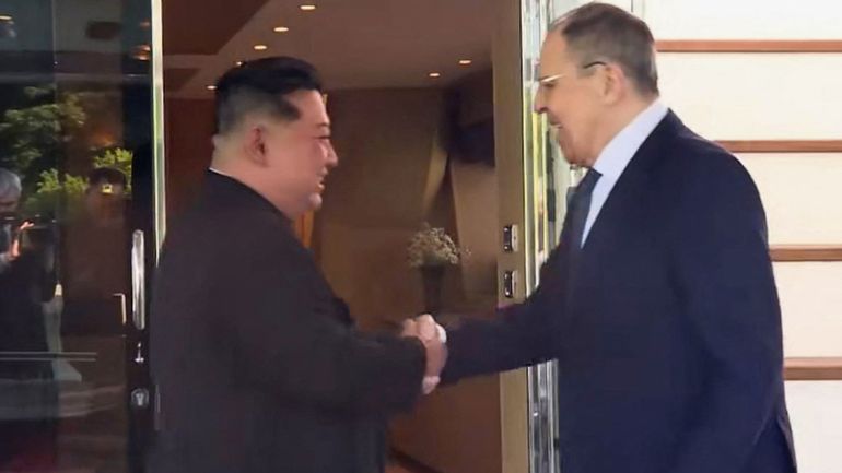 Sergueï Lavrov, le chef de la diplomatie russe, reçu par Kim Jong Un en Corée du Nord