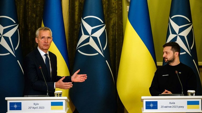 Guerre en Ukraine : lors de la visite de Jens Stoltenberg à Kiev, Volodymyr Zelensky met la pression pour une adhésion à l'Otan