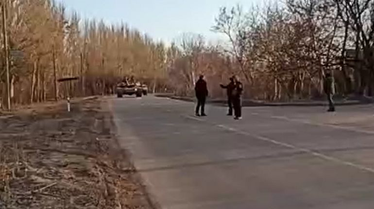 Invasion de l'Ukraine: les soldats russes enlèvent le maire de la ville de Dniprorudne