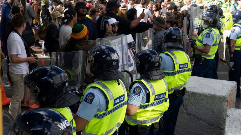 Nouvelle-Zélande : trois policiers blessés lors de heurts avec des manifestants d'un 
