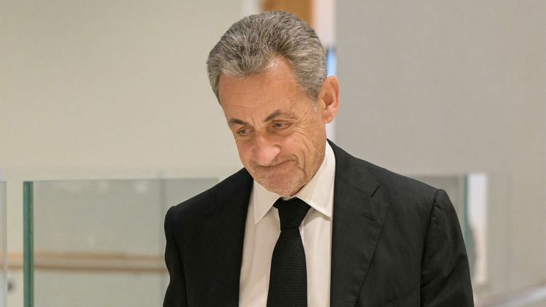 Nicolas Sarkozy sous bracelet électronique : une nouvelle vie et 