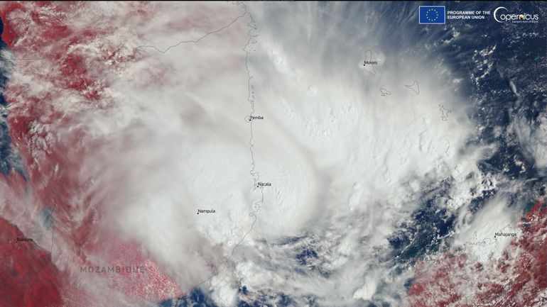 L'image satellite du jour : la puissante tempête tropicale Dikeledi le long de la côte mozambicaine