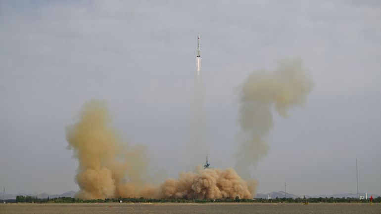 La Chine envoie trois taïkonautes vers sa station spatiale, parmi lesquels un civil