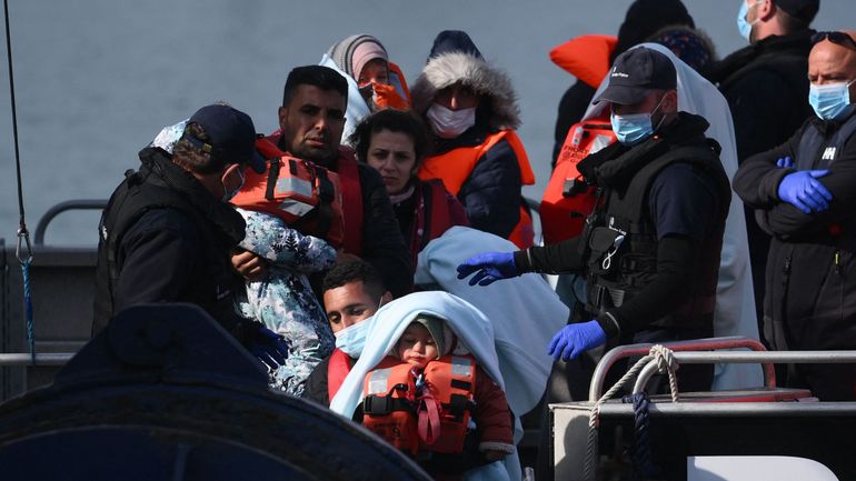 Royaume-Uni : près de 1000 migrants traversent la Manche en une journée