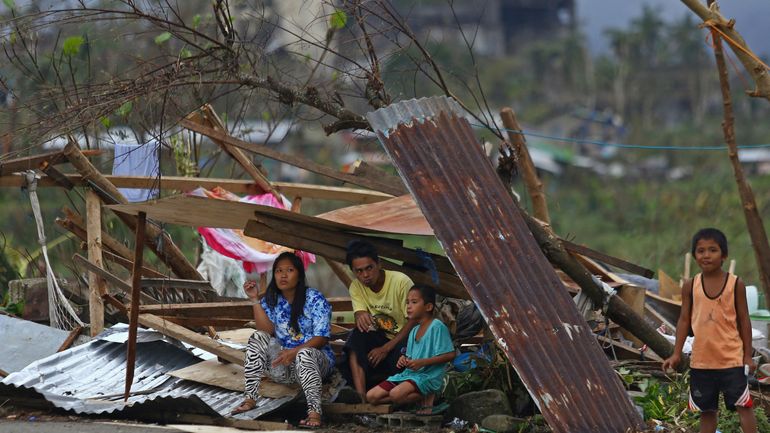 Le nouveau bilan du typhon Rai aux Philippines fait état de 405 décès