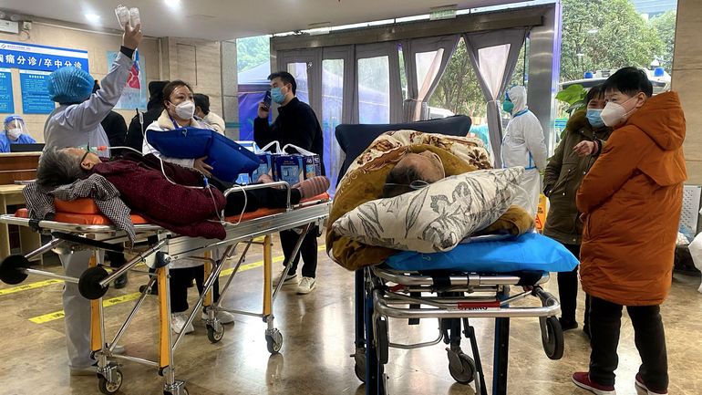 Chine : un hôpital dans la tourmente du Covid à Chongqing, dans le centre du pays