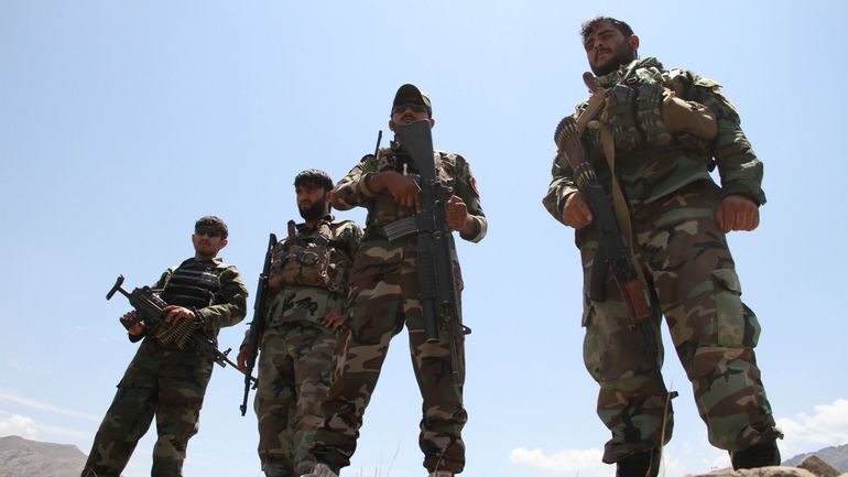 Afghanistan : les talibans paradent à Kandahar autour d'hélicoptères américains de l'armée afghane