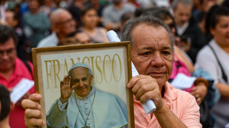 Regain d'inquiétude sur la santé du pape après une crise respiratoire