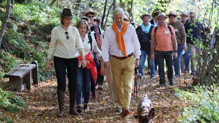 La reine Mathilde marche en forêt de Saint-Hubert pour le bien-être mental