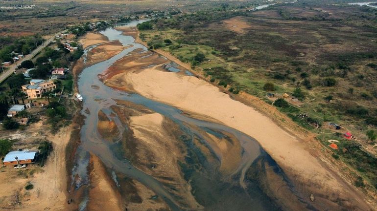 Le Parana, deuxième plus grand fleuve d'Amérique du Sud et hotspot de biodiversité, dépérit