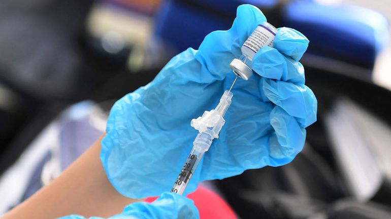 Vaccination en Belgique : les médecins spécialistes préconisent une troisième dose de vaccin pour les soignants