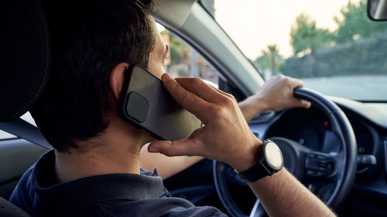 La police annonce une action de sensibilisation et de contrôle contre la distraction au volant