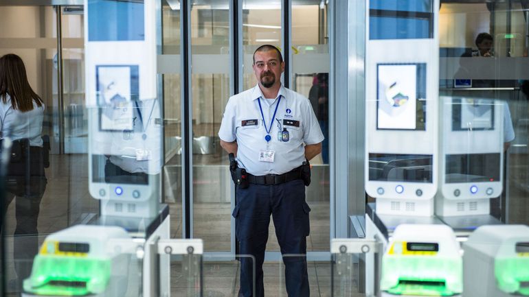 La police fédérale dément tout assouplissement des contrôles aux frontières aéroportuaires