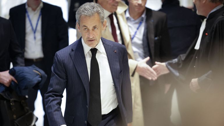 Le procès de Nicolas Sarkozy sur le financement illégal de sa campagne avec des fonds libyens en 2007 s'est ouvert à Paris