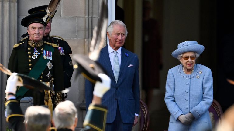Décès de la reine Elizabeth II : Charles III, un roi âgé et mal aimé, défi pour la monarchie britannique