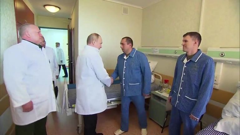Vladimir Poutine rencontre pour la première fois des soldats russes blessés en Ukraine