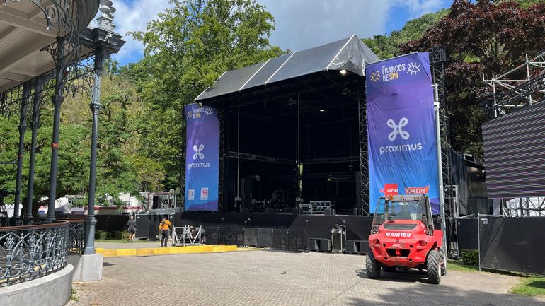 Amir aux Francofolies de Spa : pourquoi la présence de l'artiste continue de susciter la polémique ?