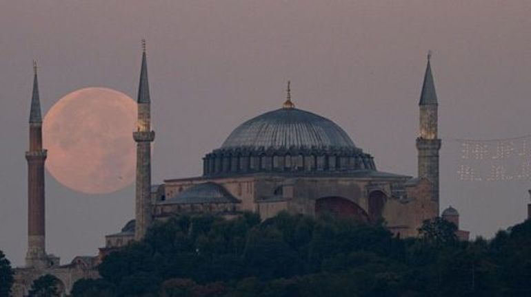 Les touristes étrangers doivent désormais payer pour visiter Sainte-Sophie à Istanbul
