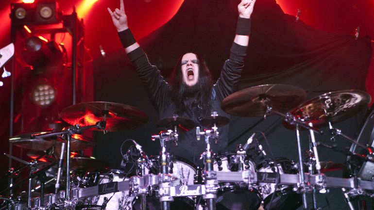 Décès de Joey Jordison, batteur du groupe de métal Slipknot, à l'âge de 46 ans