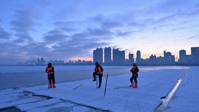 En Chine, le réchauffement fait fondre les revenus des tailleurs de glace