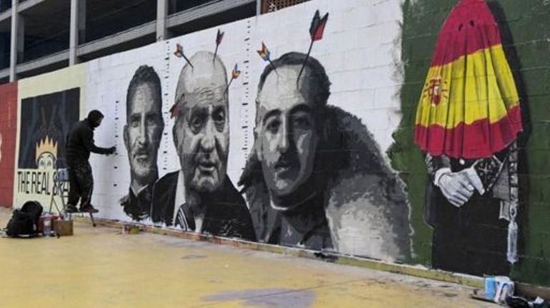 Espagne : le gouvernement va retirer les décorations d'ex-policiers franquistes
